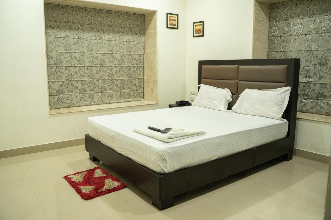 Nk7 Guest House โกลกาตา ภายนอก รูปภาพ