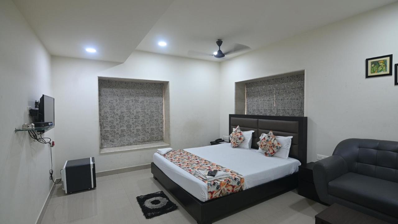 Nk7 Guest House โกลกาตา ภายนอก รูปภาพ